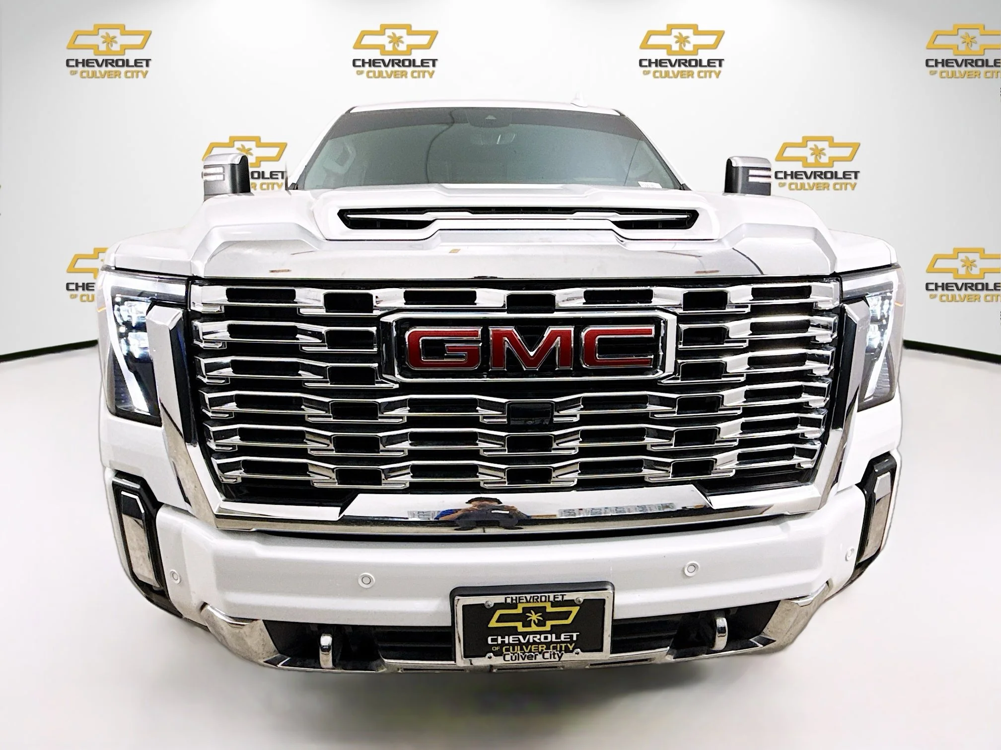 Used 2024 Summit White GMC Denali image 2
