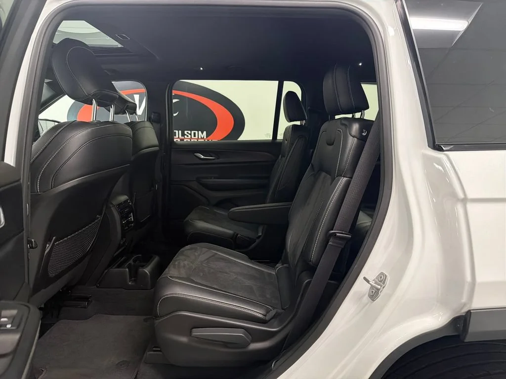 Used 2024 Bright White Clea Jeep Altitude X image 15