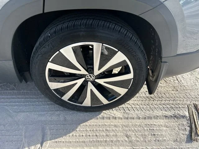Used 2022 Gray Volkswagen SE image 20