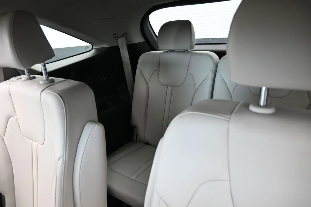 Used 2023 Glacial White Pearl Kia EX image 38