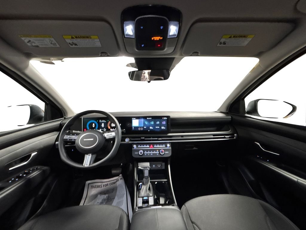 2025 Hyundai Tucson SE - Photo 17