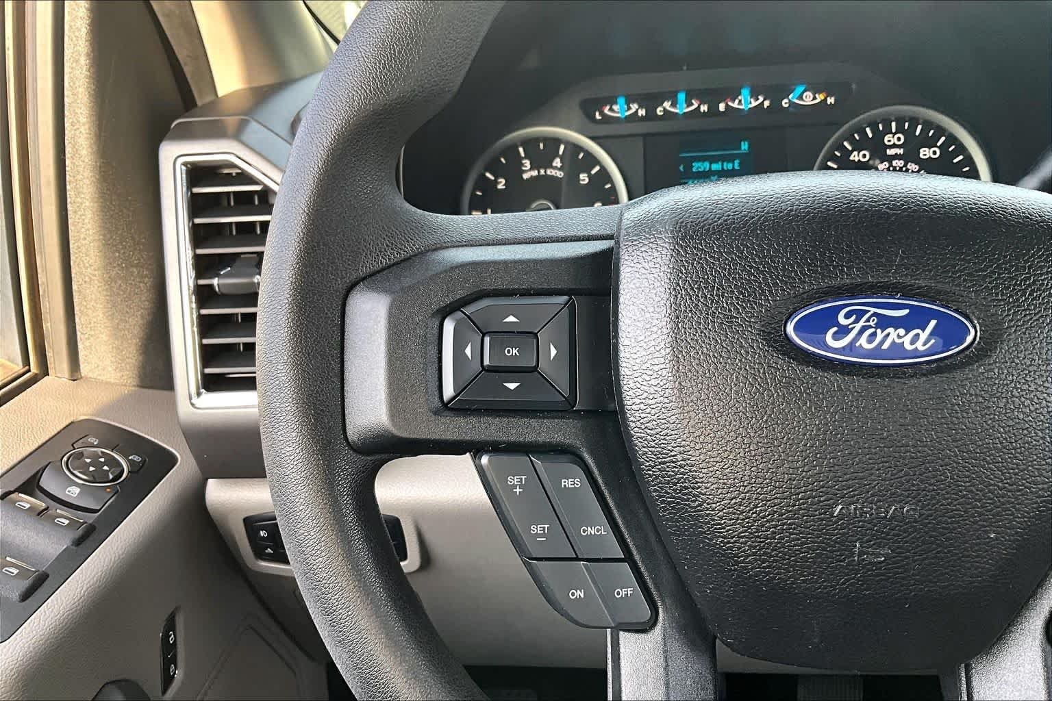 Used 2016 Oxford White Ford XLT image 24