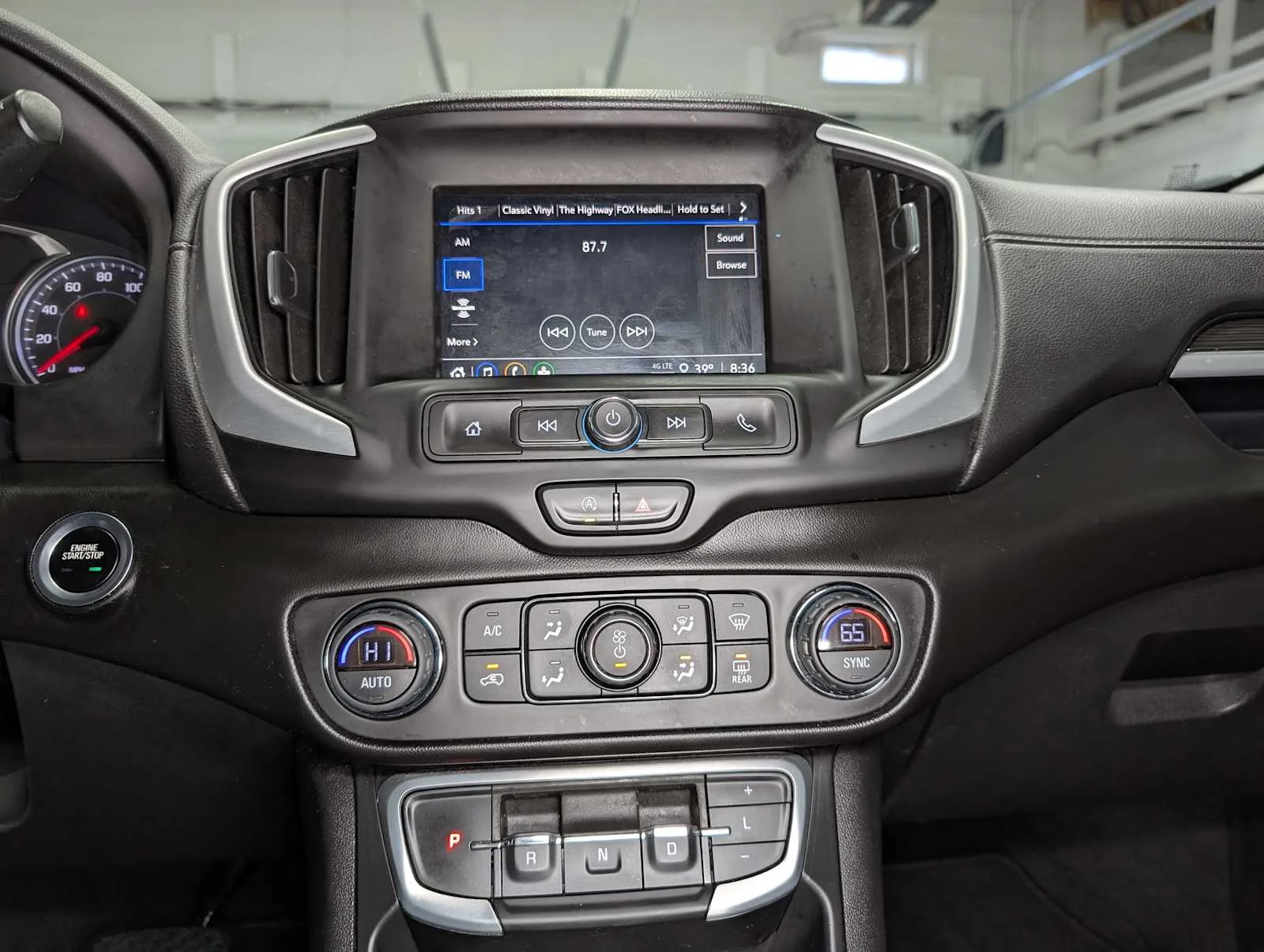 Used 2022 Ebony Twilight Metallic GMC SLE image 33