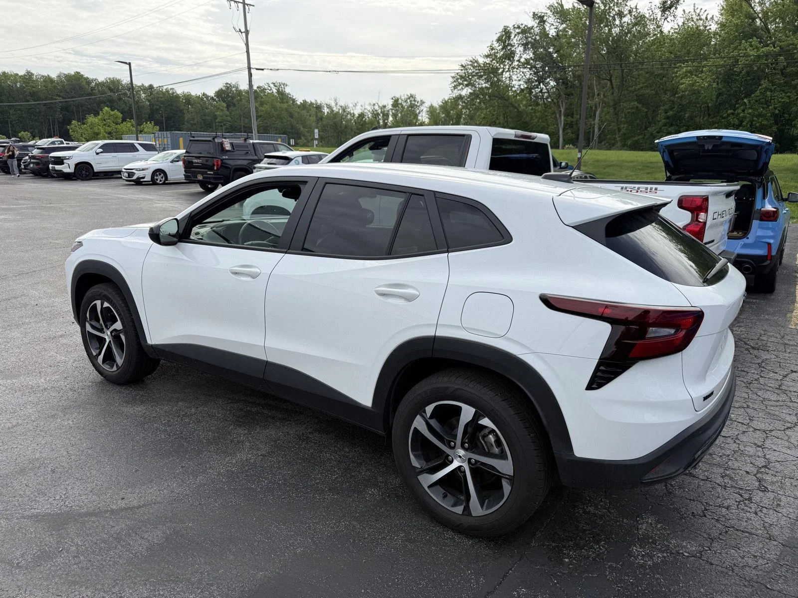 Used 2025 Summit White Chevrolet 1RS image 3