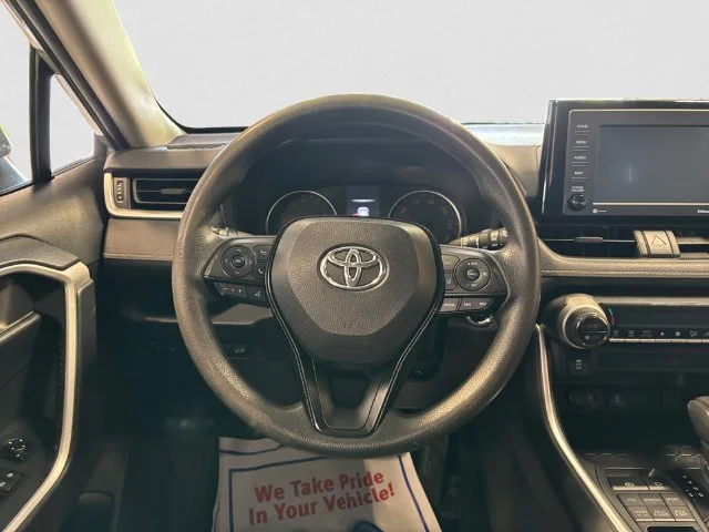 Used 2020  Toyota XLE image 13