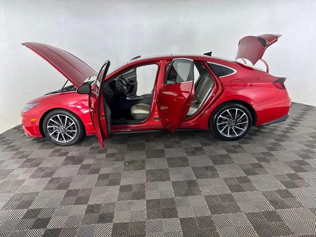 Used 2020 Red Hyundai Limited image 9