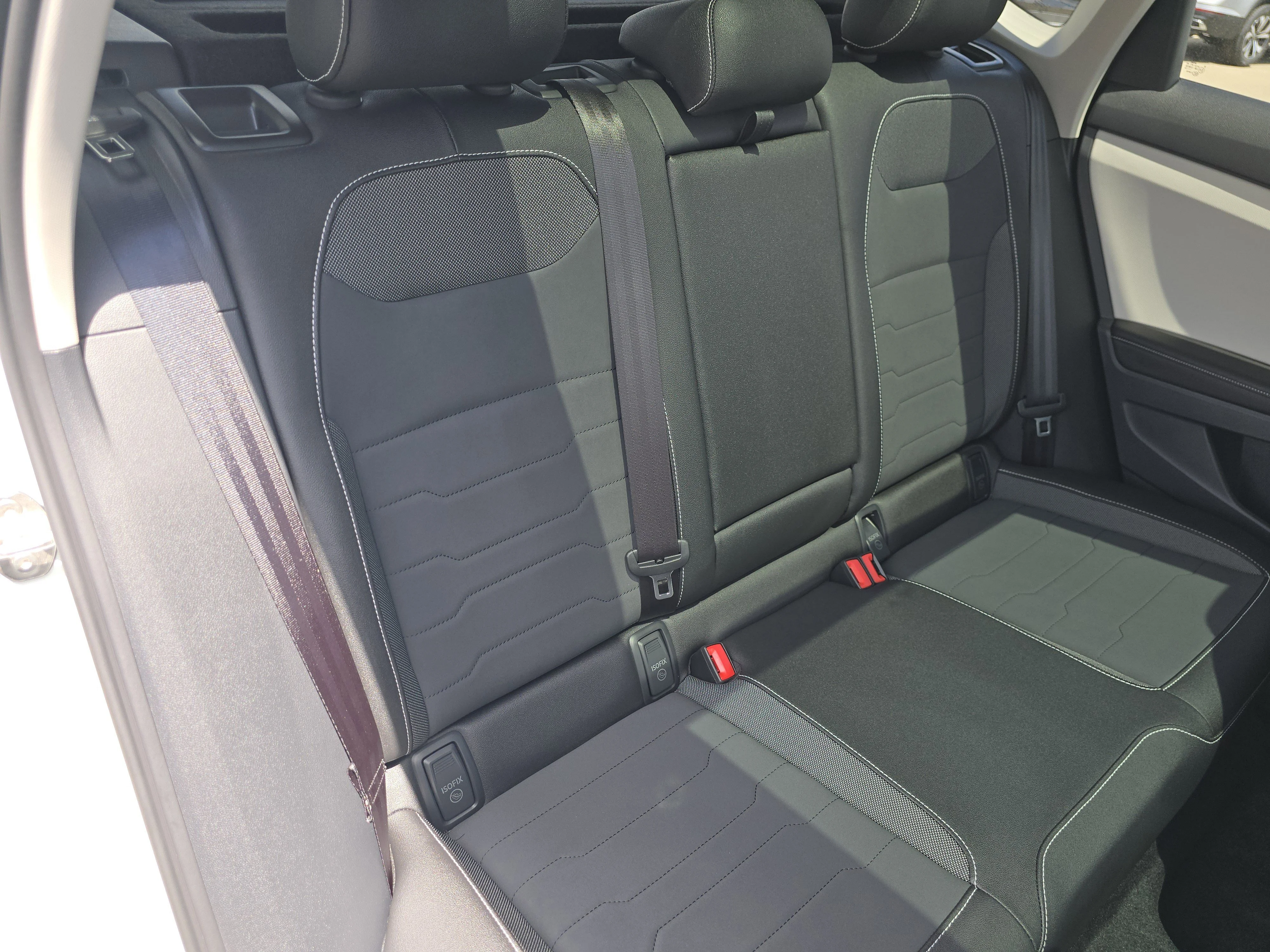 New 2026 Pure White Volkswagen SE image 17