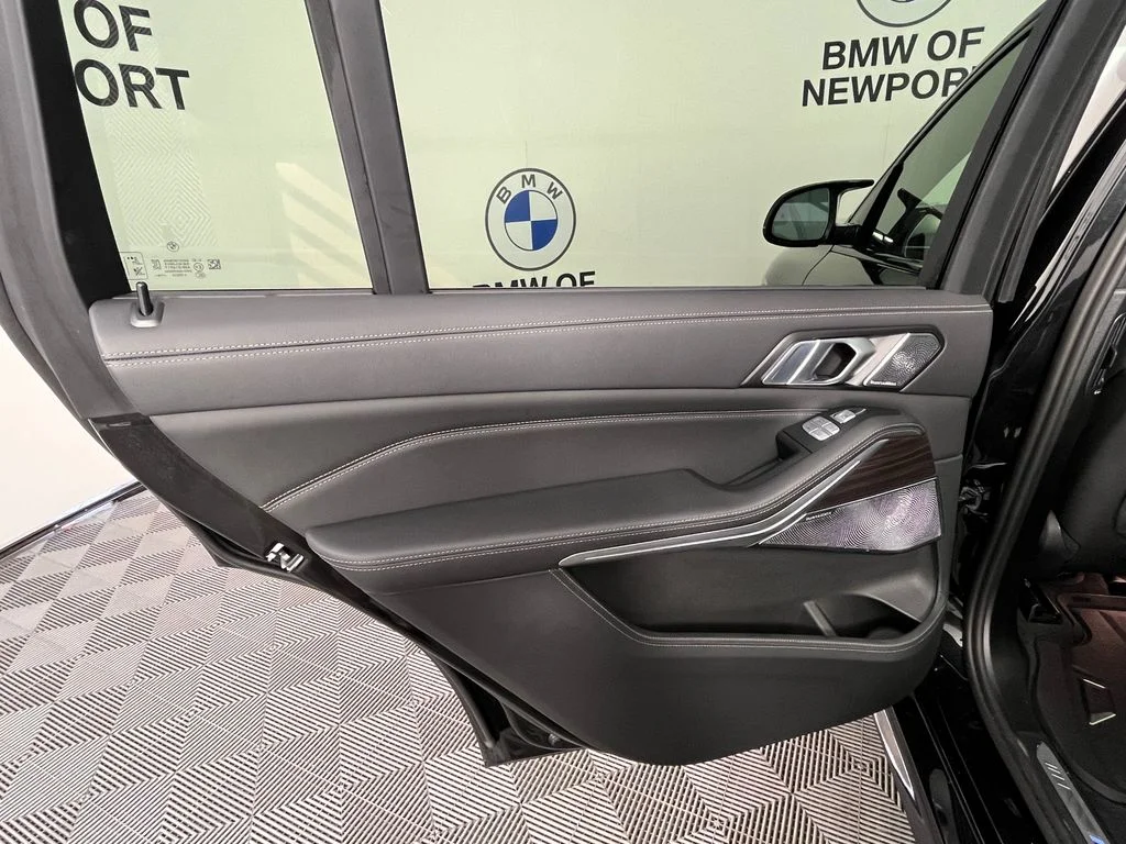 Certified Used 2025 Black Sapphire Metallic BMW M60i image 24