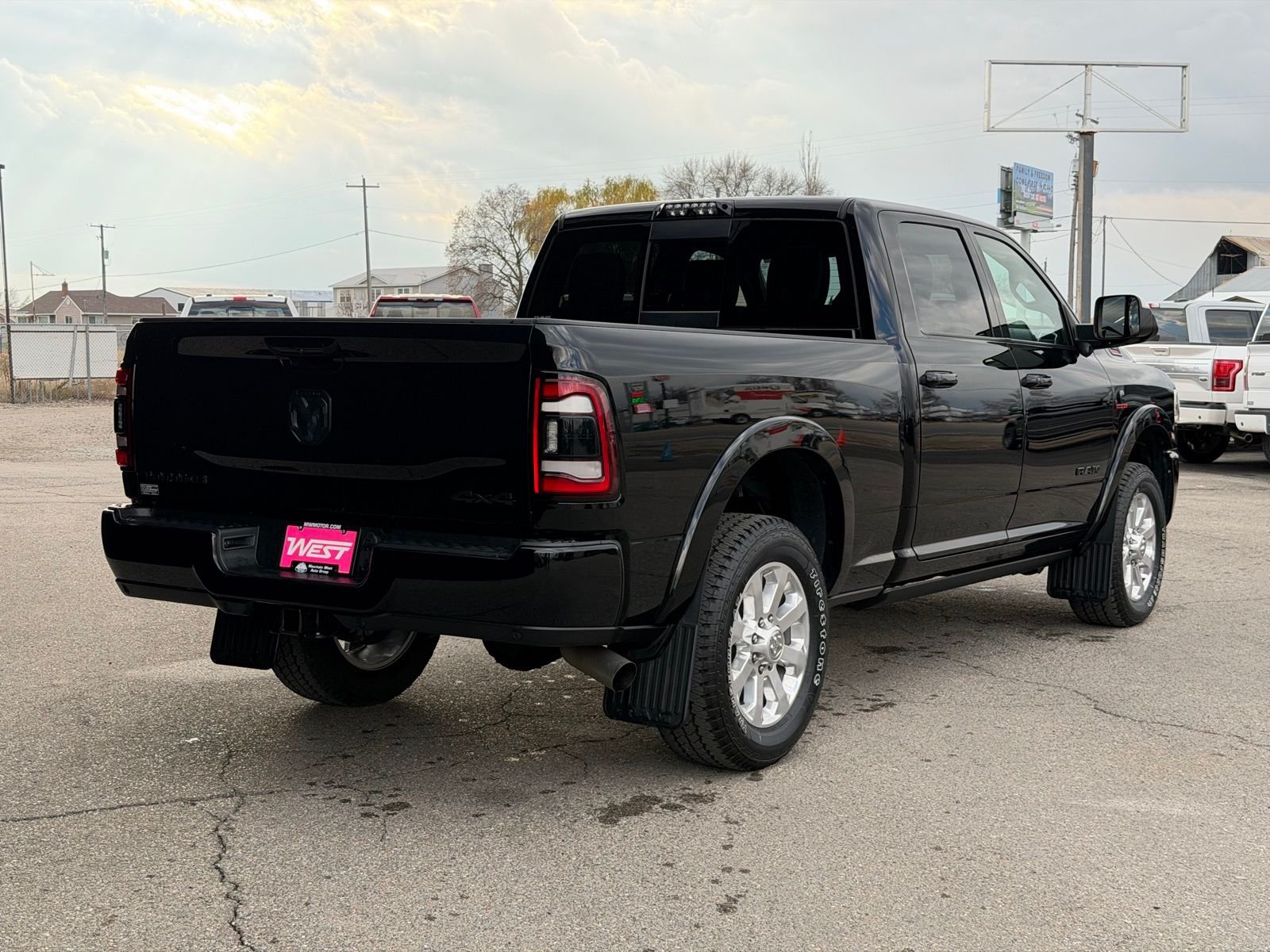 View vehicle photo 7