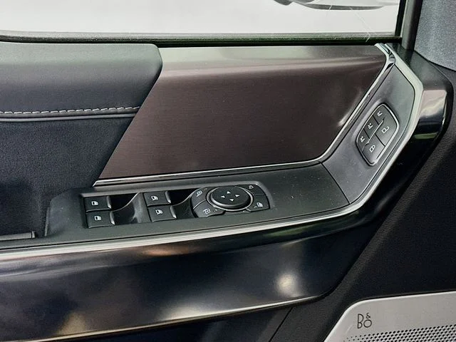 New 2026 Star White Metallic Tri-Coat Ford Platinum image 18