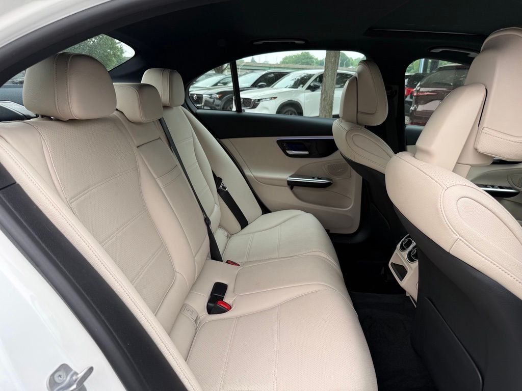 Used 2024  Mercedes-Benz C 300 image 32