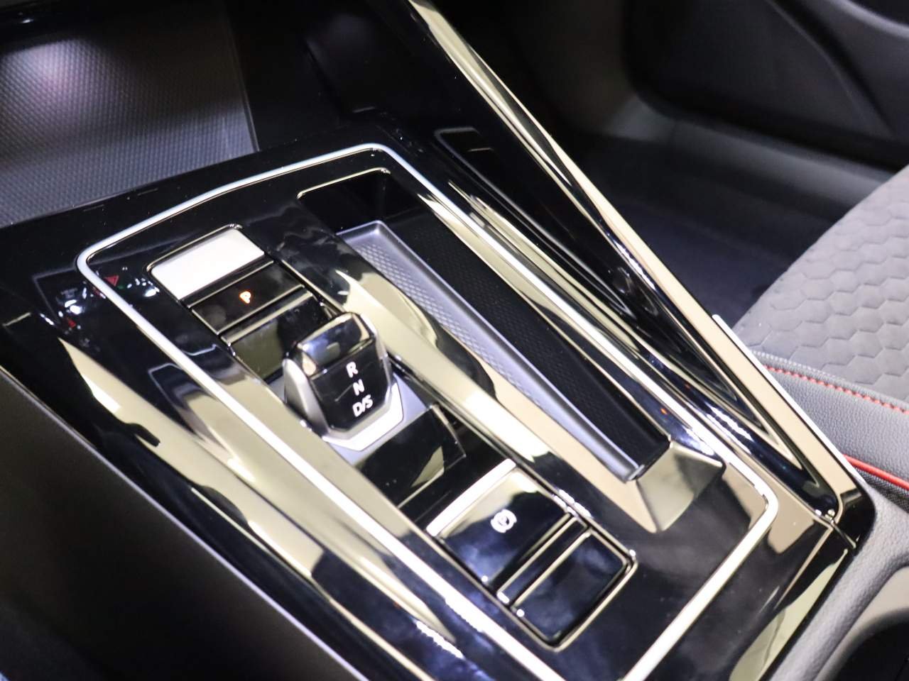 New 2026 Opal White Pearl Volkswagen SE image 8