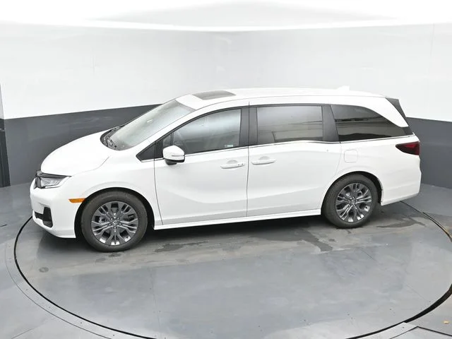 Used 2025 Platinum White Pearl Honda Touring image 43
