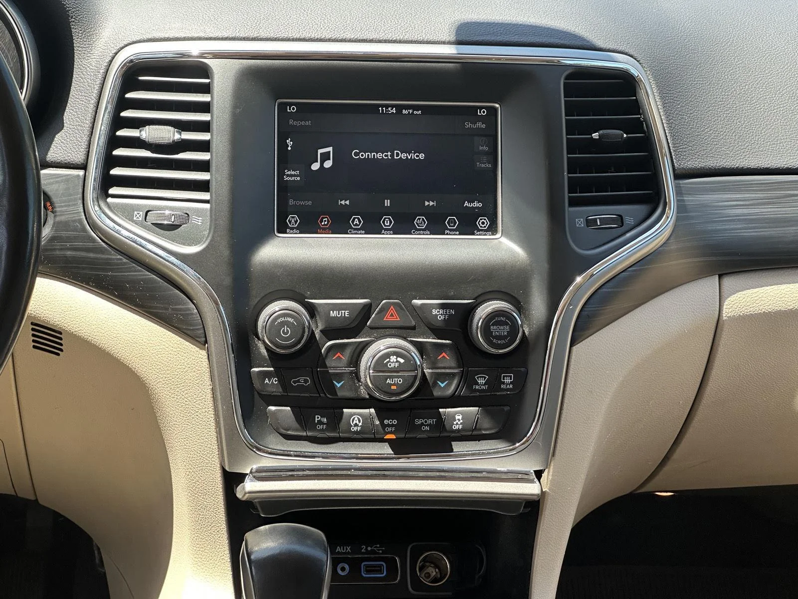 Used 2020 Diamond Black Jeep Laredo E image 13