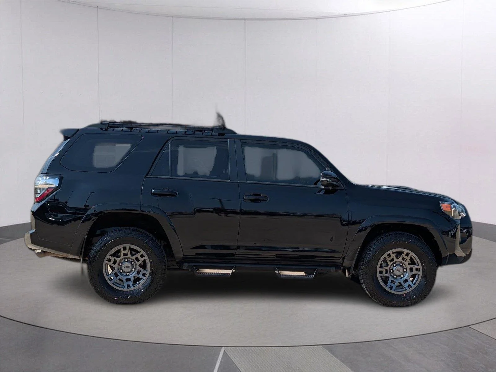 Used 2020 Midnight Black Metallic Toyota Venture image 8