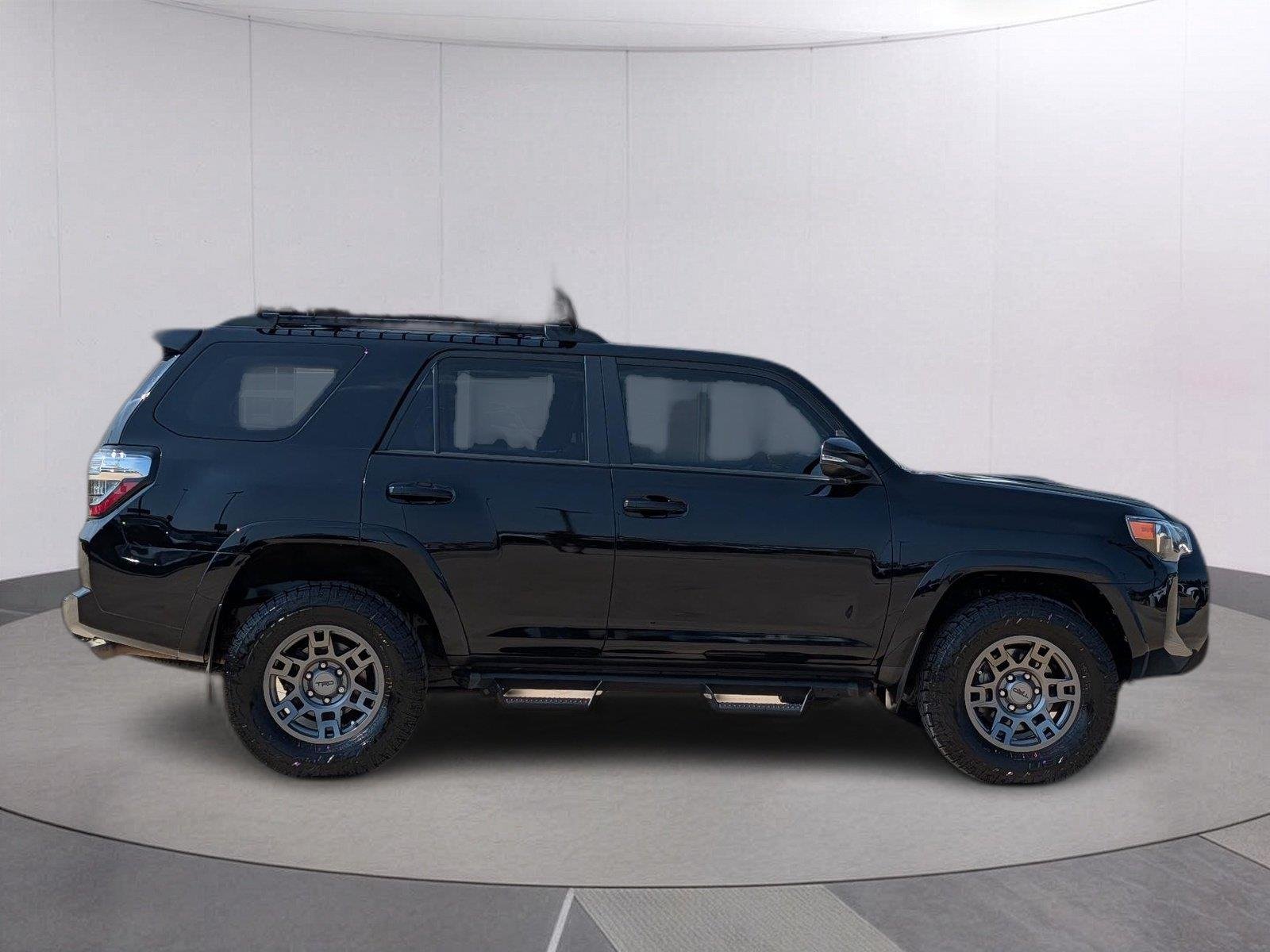 Used 2020 Midnight Black Metallic Toyota Venture image 8