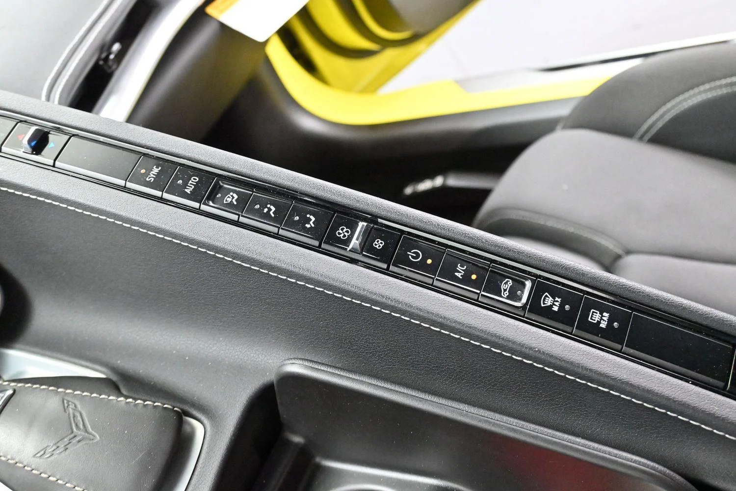 Used 2021 ACCELERATE YELLOW METALLIC Chevrolet 1LT image 26