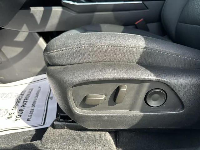 Used 2025 White Chevrolet LT image 18