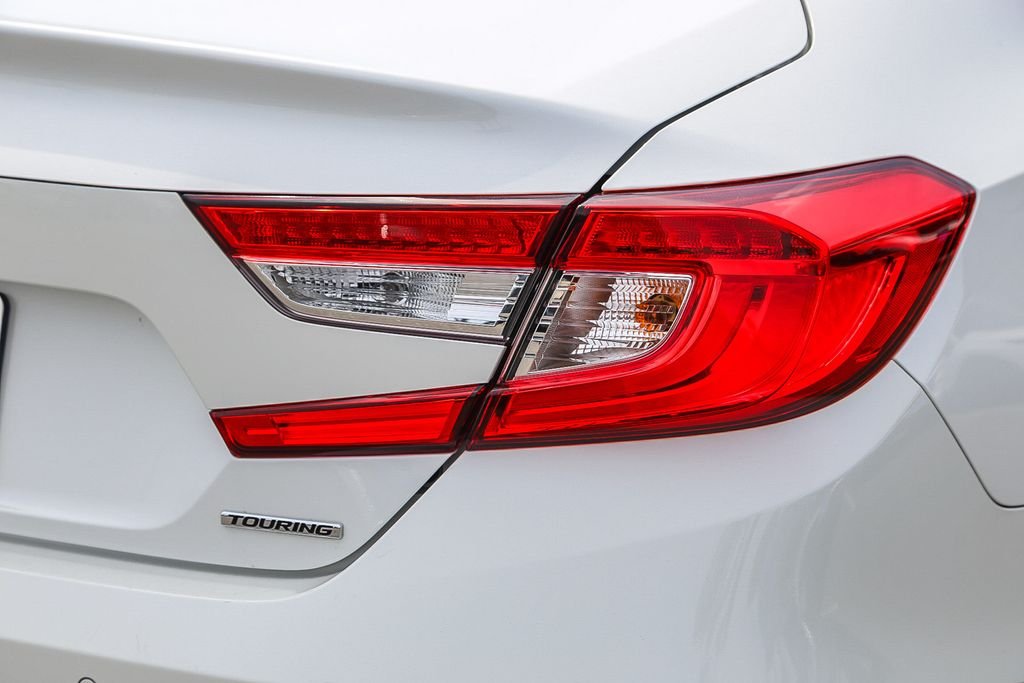 Used 2018 Platinum White Pearl Honda Touring image 9