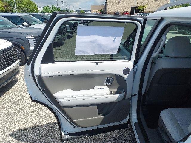 New 2026 White Pearl Hyundai SEL Premium image 30