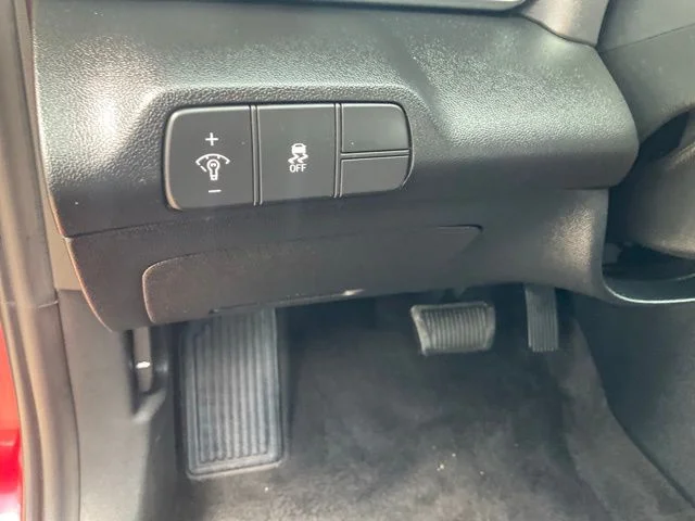 Used 2025 Red Hyundai Limited image 8