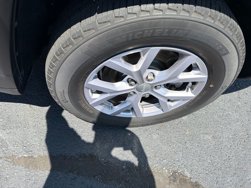 Used 2022 White Jeep Limited image 11
