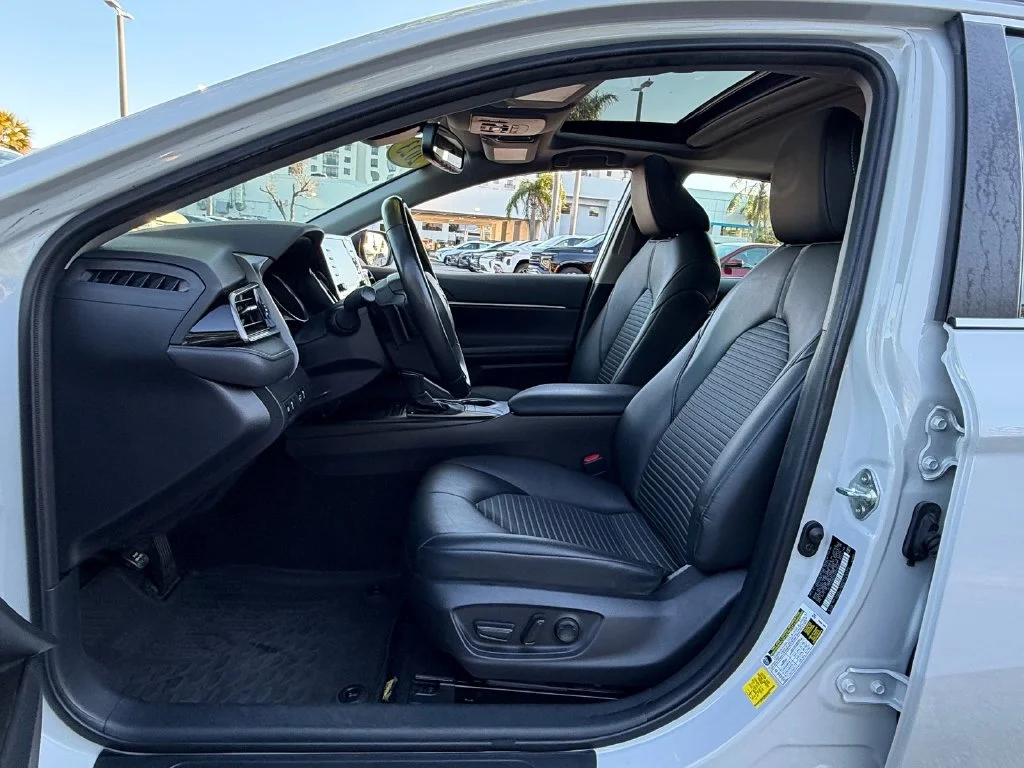 Used 2023 White Toyota SE image 9