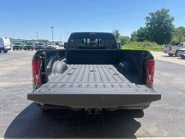 New 2026 Diamond Black Crystal Pearl-Coat Exterior Paint RAM LARAMIE image 5