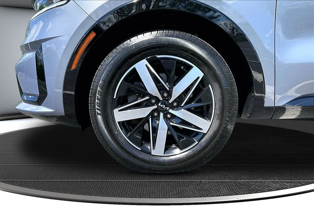 Certified Used 2022 Silver Kia S image 34