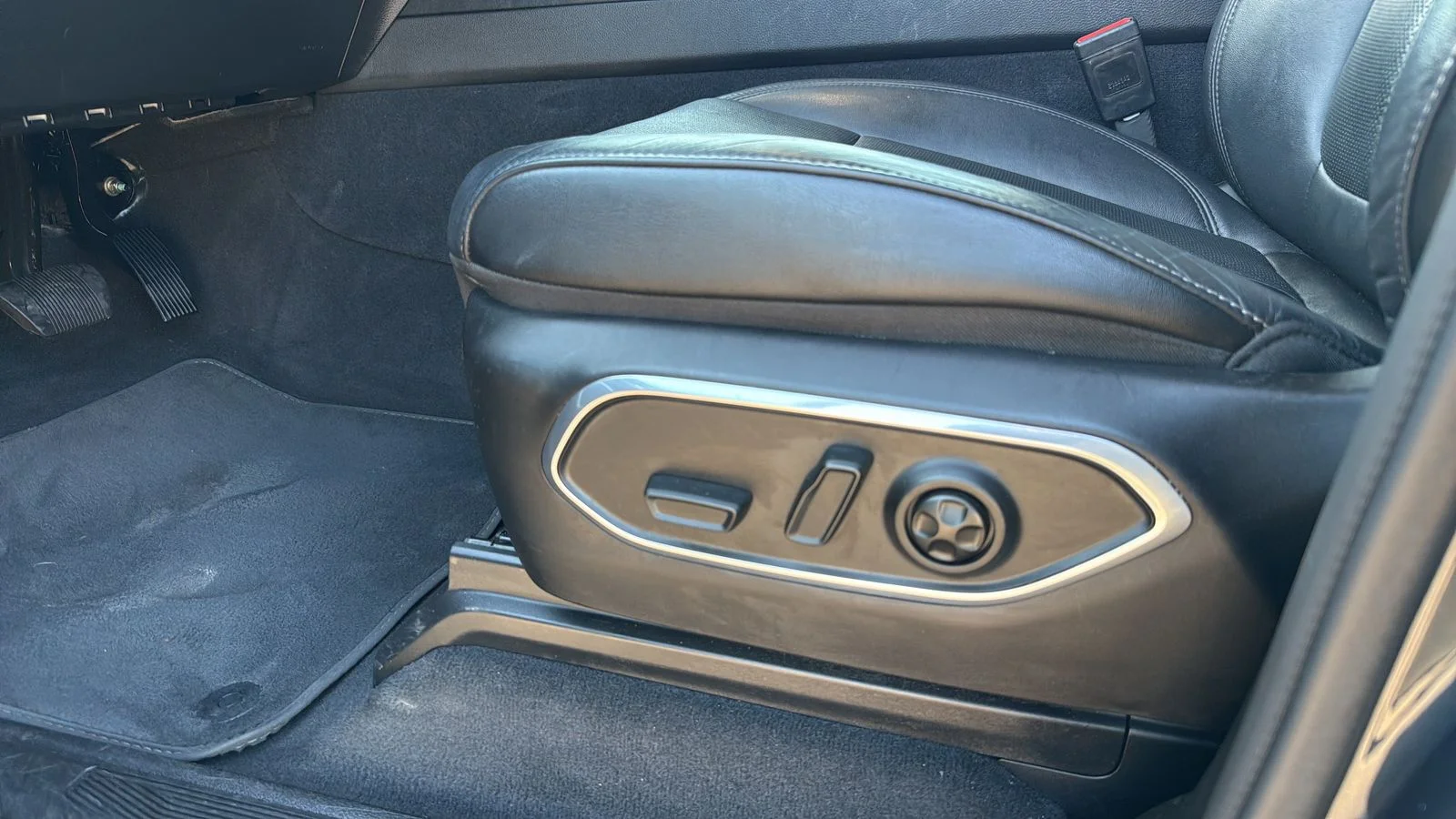 Used 2024  Jeep Series II image 10