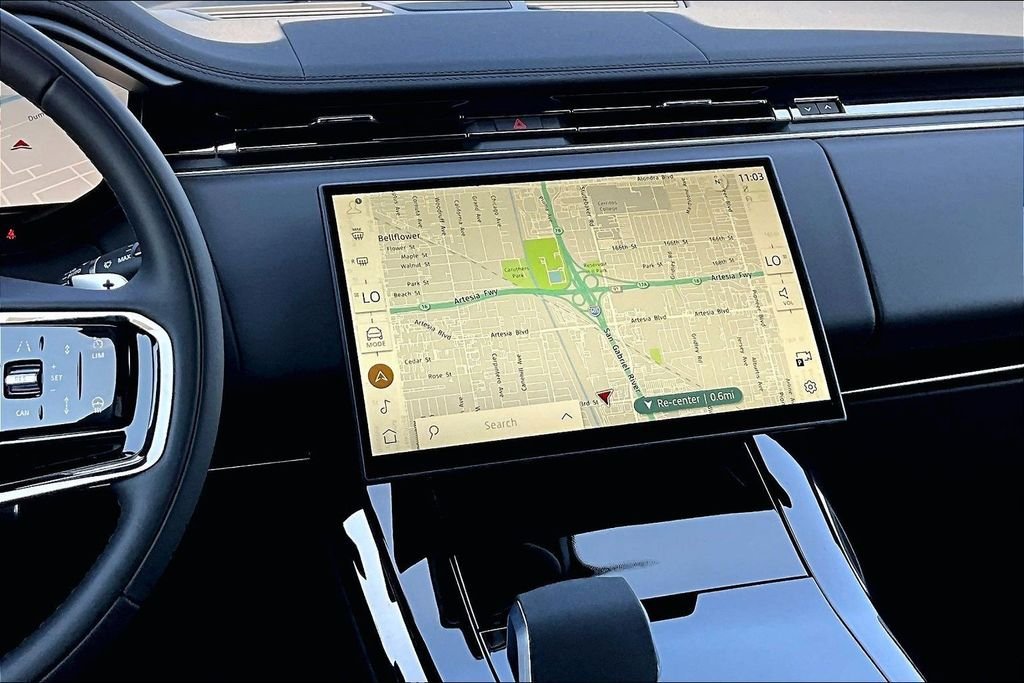 New 2026 SANTORINI BLACK Land Rover Dynamic SE image 6