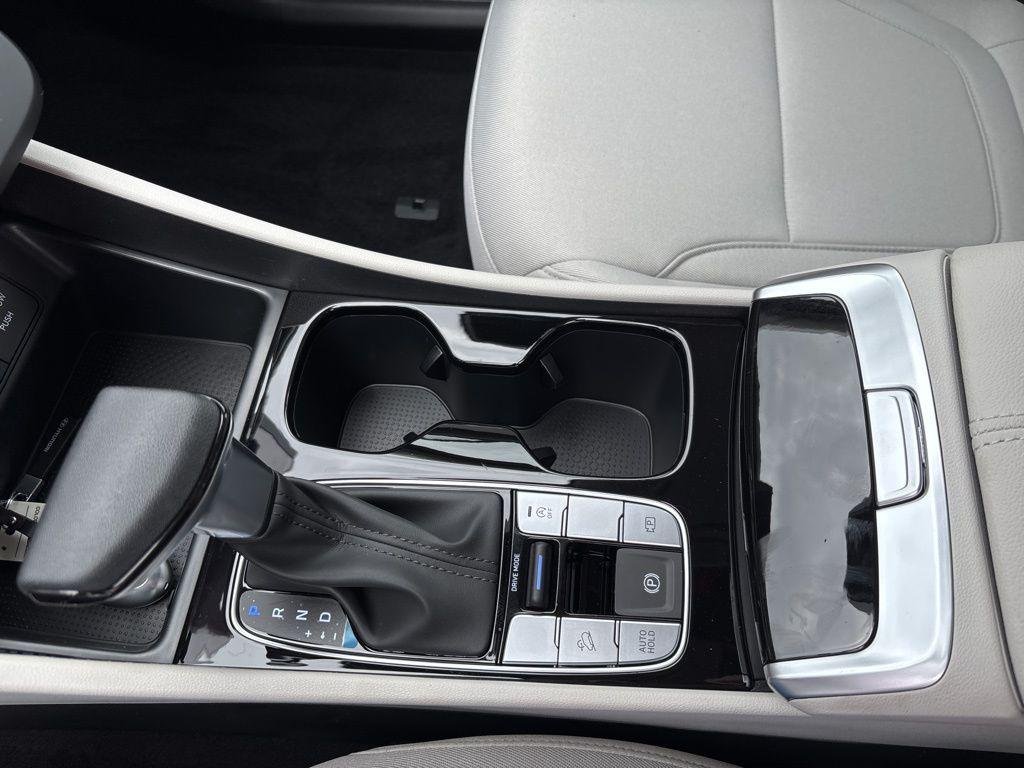 New 2026 White Pearl Hyundai SE FWD image 28