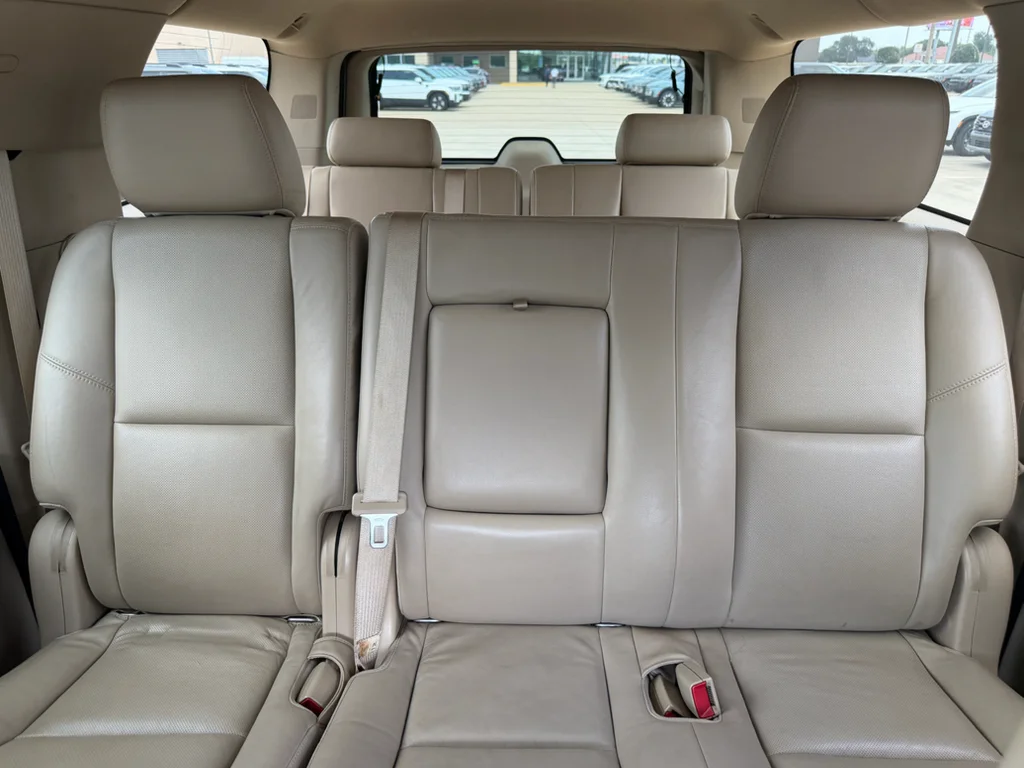 Used 2013 White Diamond Tricoat Cadillac Luxury image 27