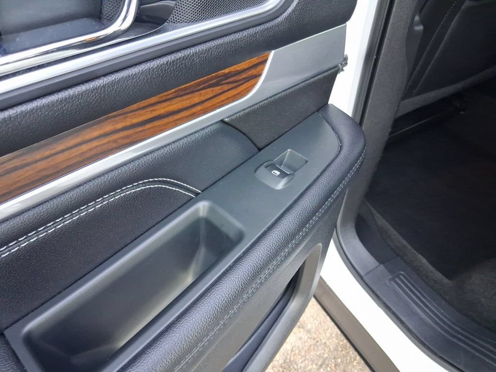 Used 2016 White Ford Limited image 14