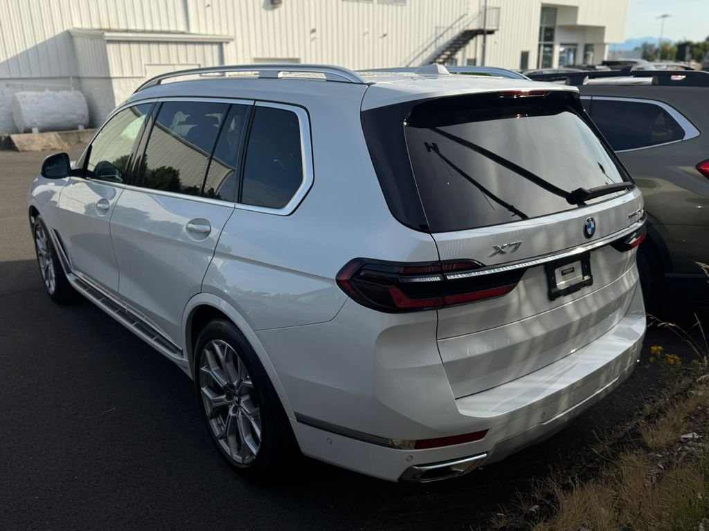 Used 2023 White Metallic BMW xDrive40i image 2