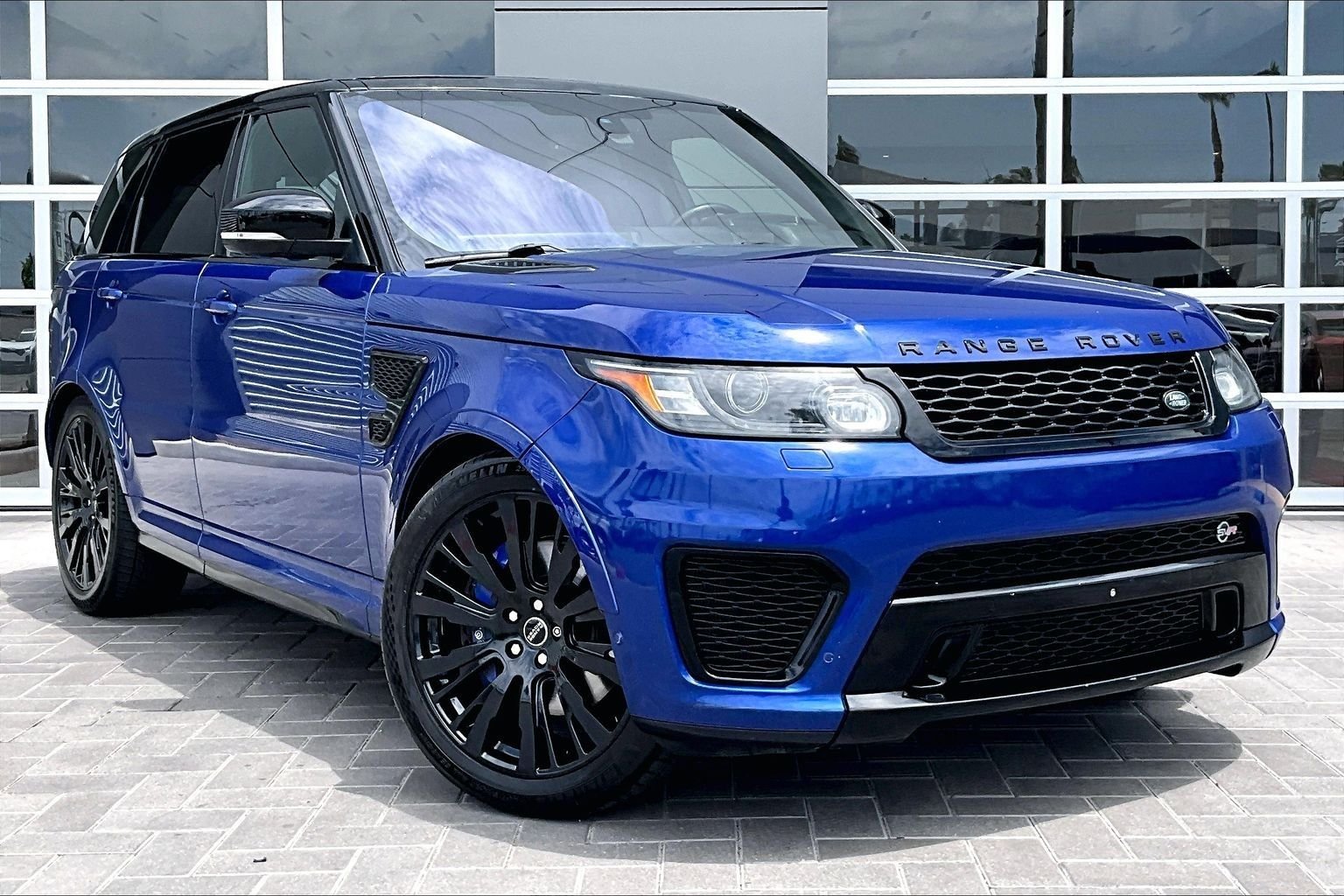 Used 2016 Blue Land Rover 5.0L V8 Supercharged SVR image 3