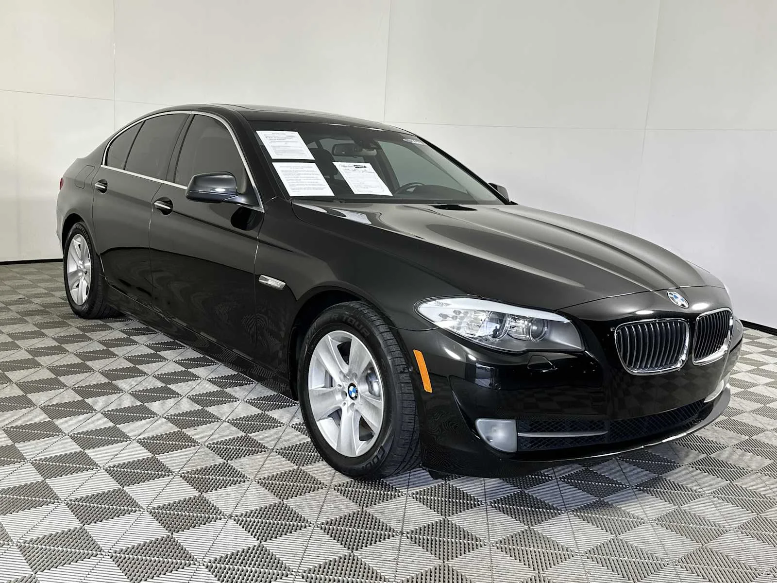 2012 BMW 5 Series 528i Sedan's photo
