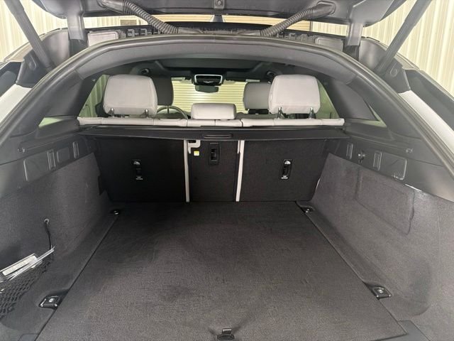 Certified Used 2024 Fuji White Land Rover Dynamic SE image 25