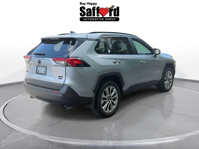 Used 2025 Silver Toyota XLE Premium image 9
