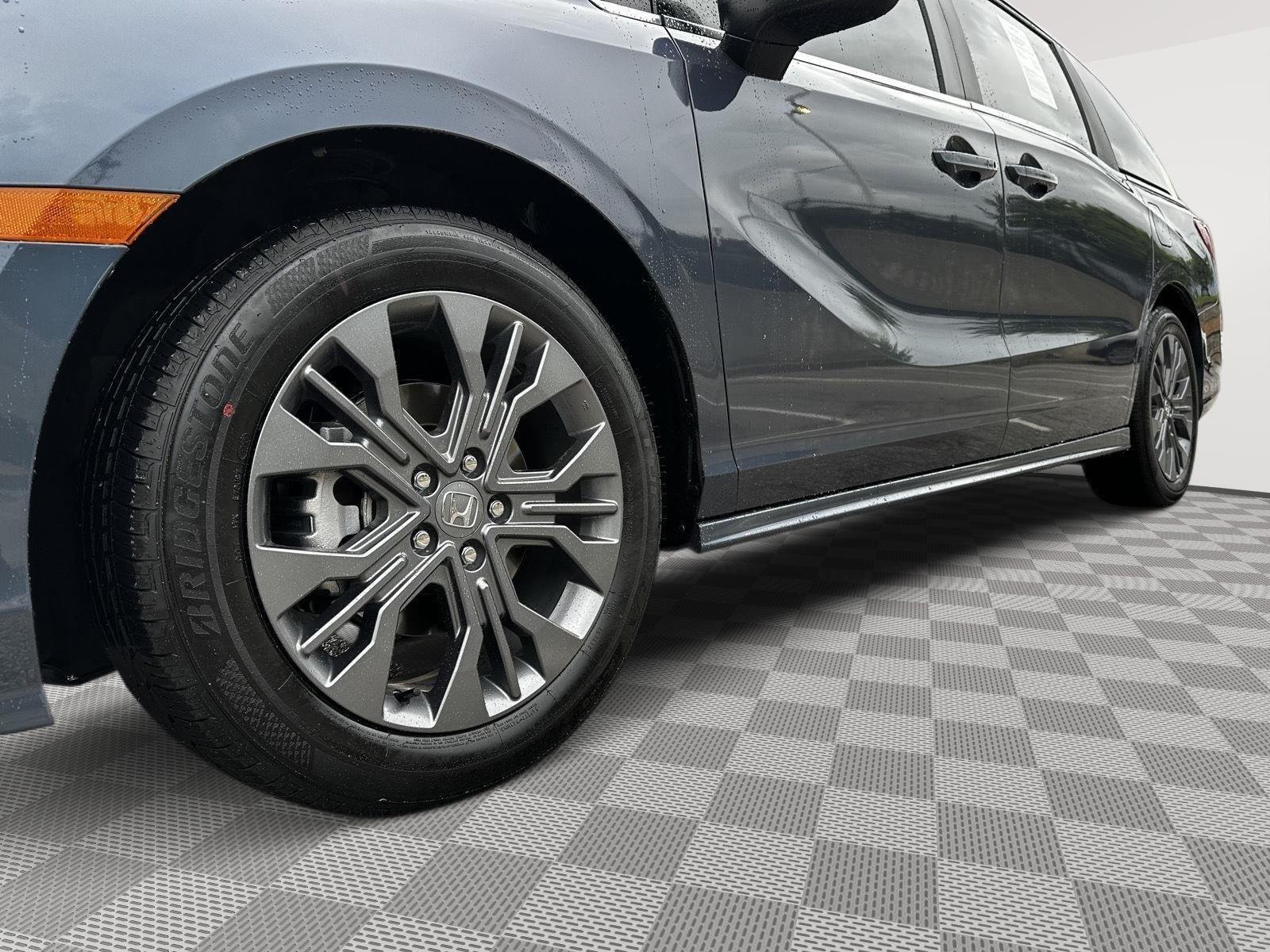 Used 2026 Smoke Blue Pearl Honda Touring image 6
