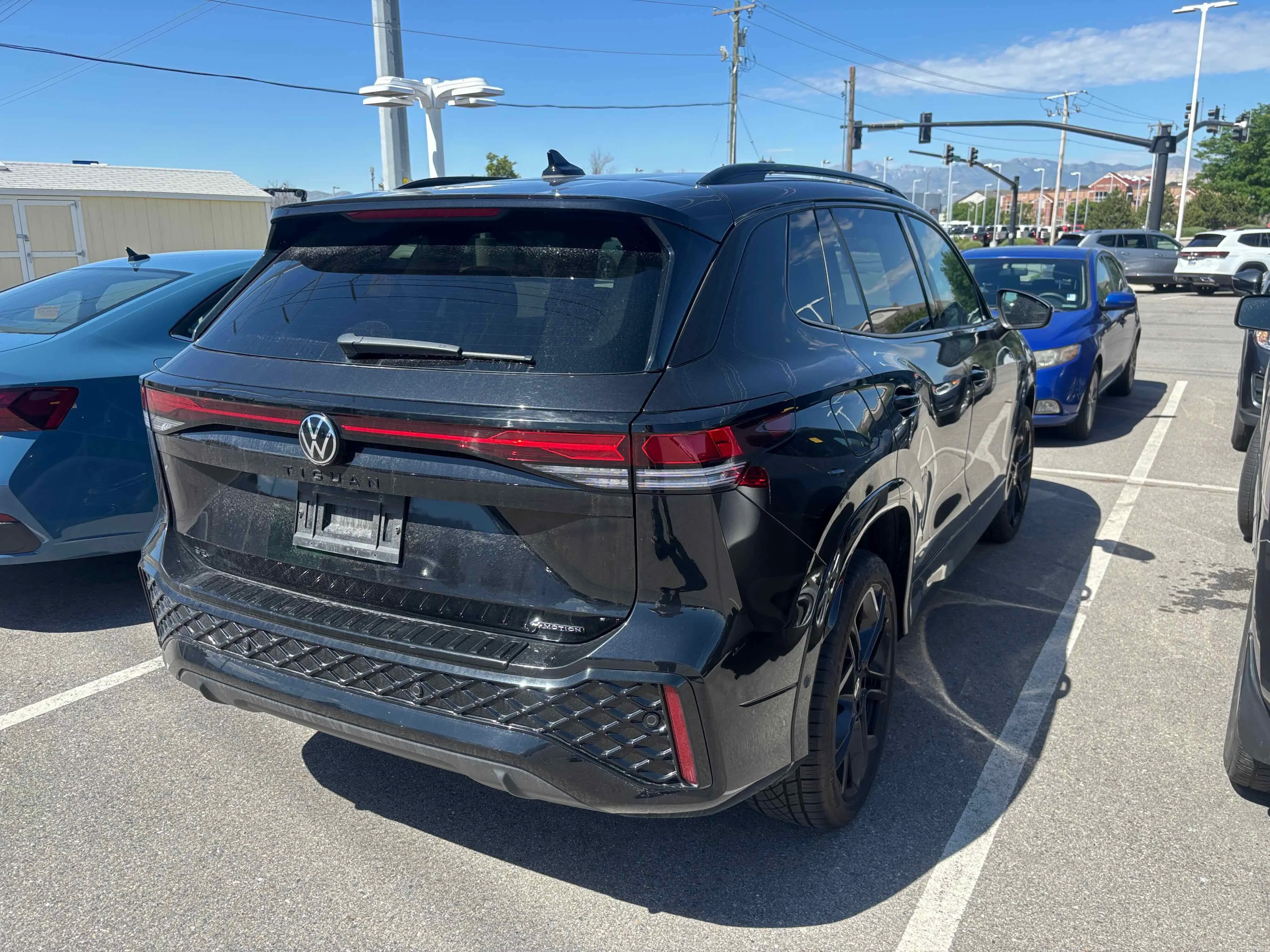 Used 2025 Deep Black Volkswagen SE R-Line Black image 4
