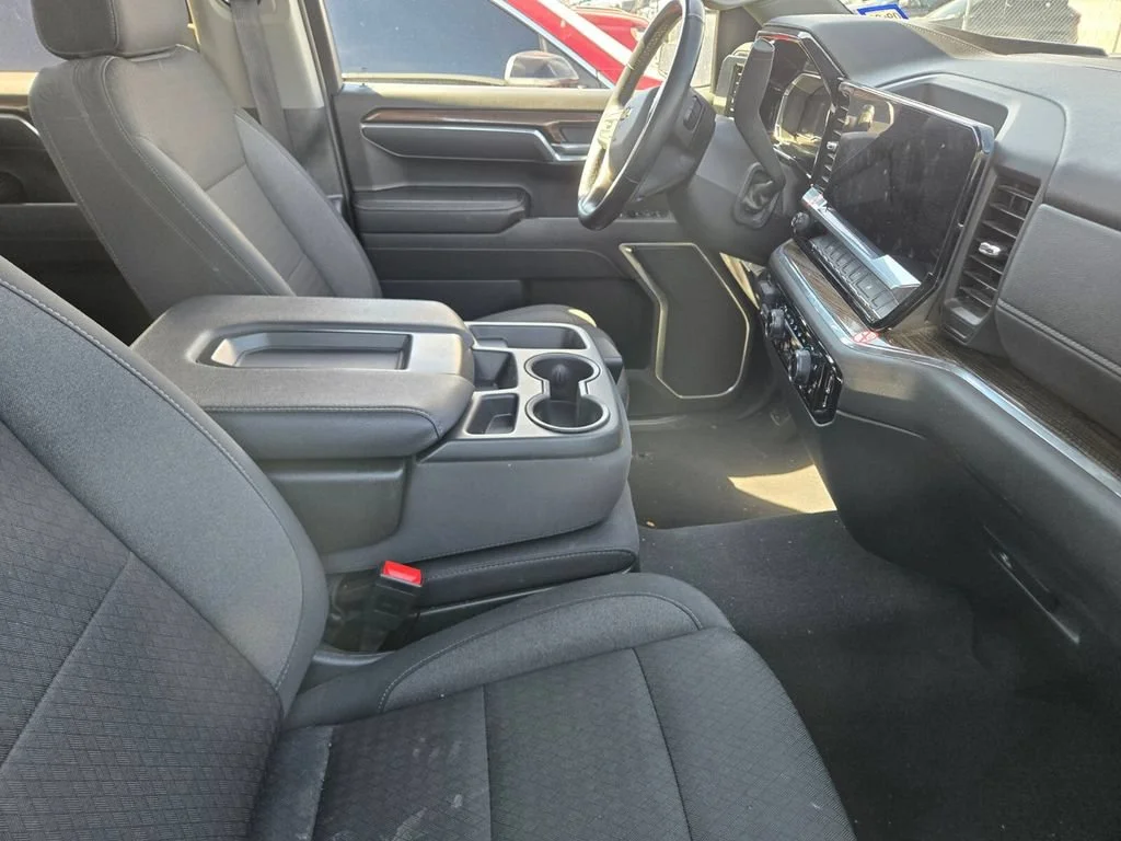 Used 2025 Summit White Chevrolet LT image 3