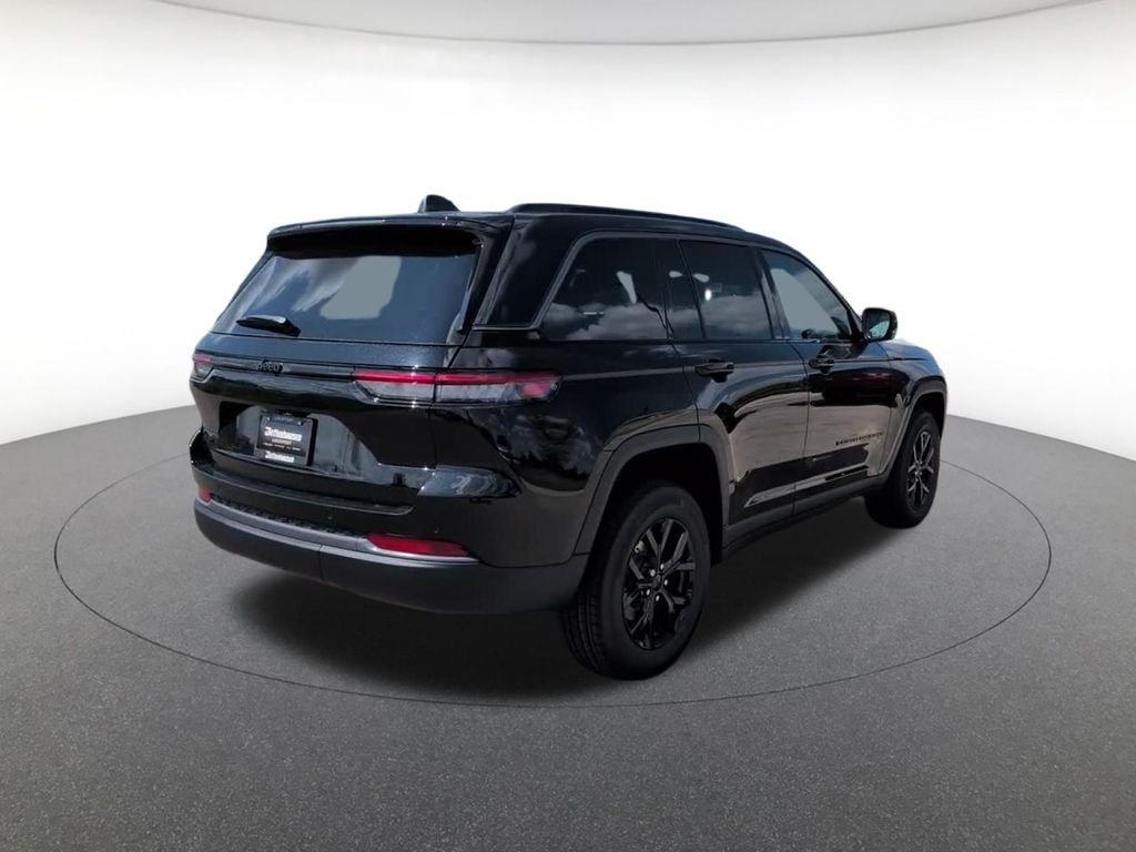 New 2026 Diamond Black Crystal Pearl-Coat Exterior Paint Jeep Altitude image 6