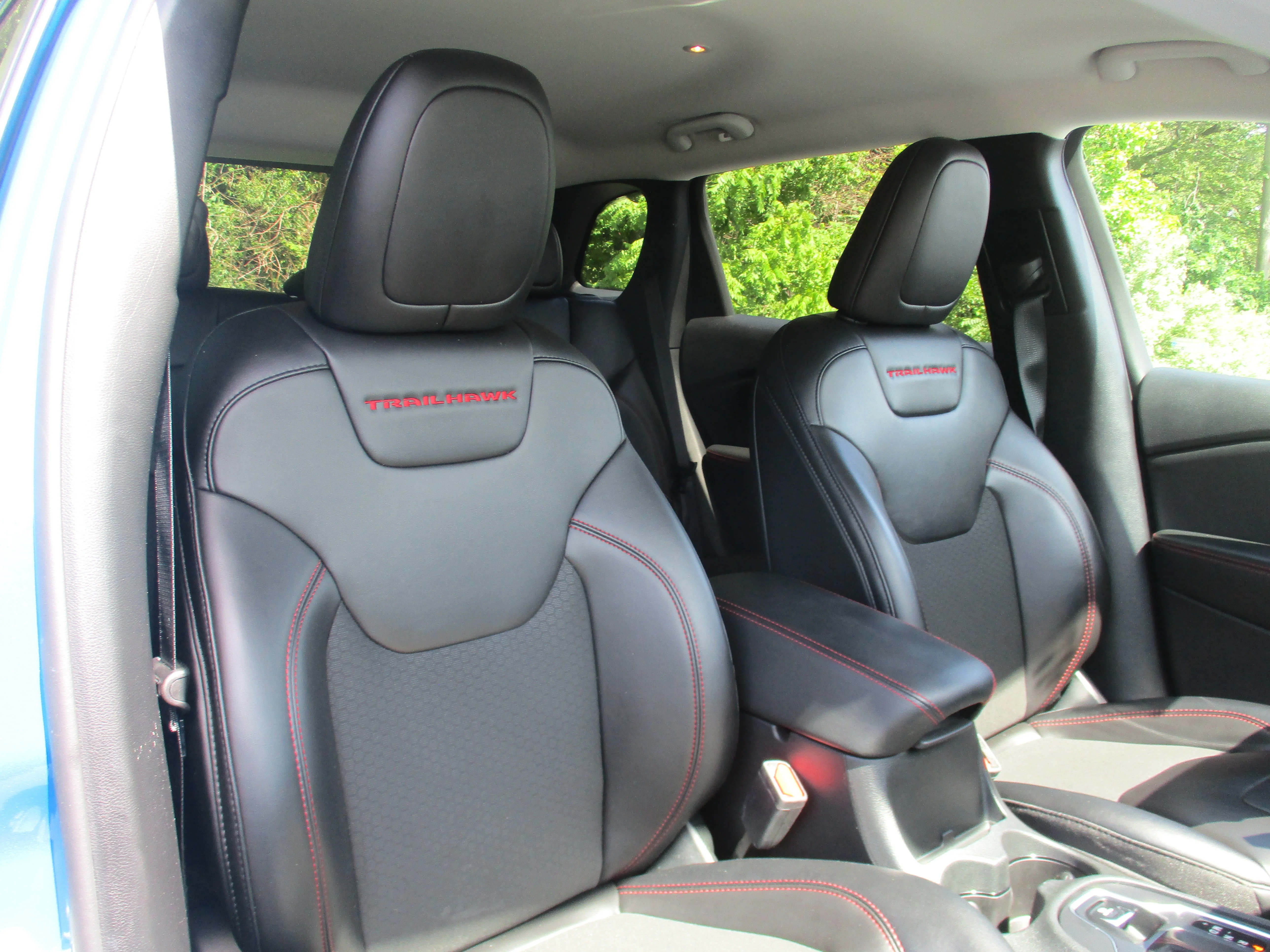 Used 2022 Hydro Blue Pearlcoat Jeep Trailhawk image 40