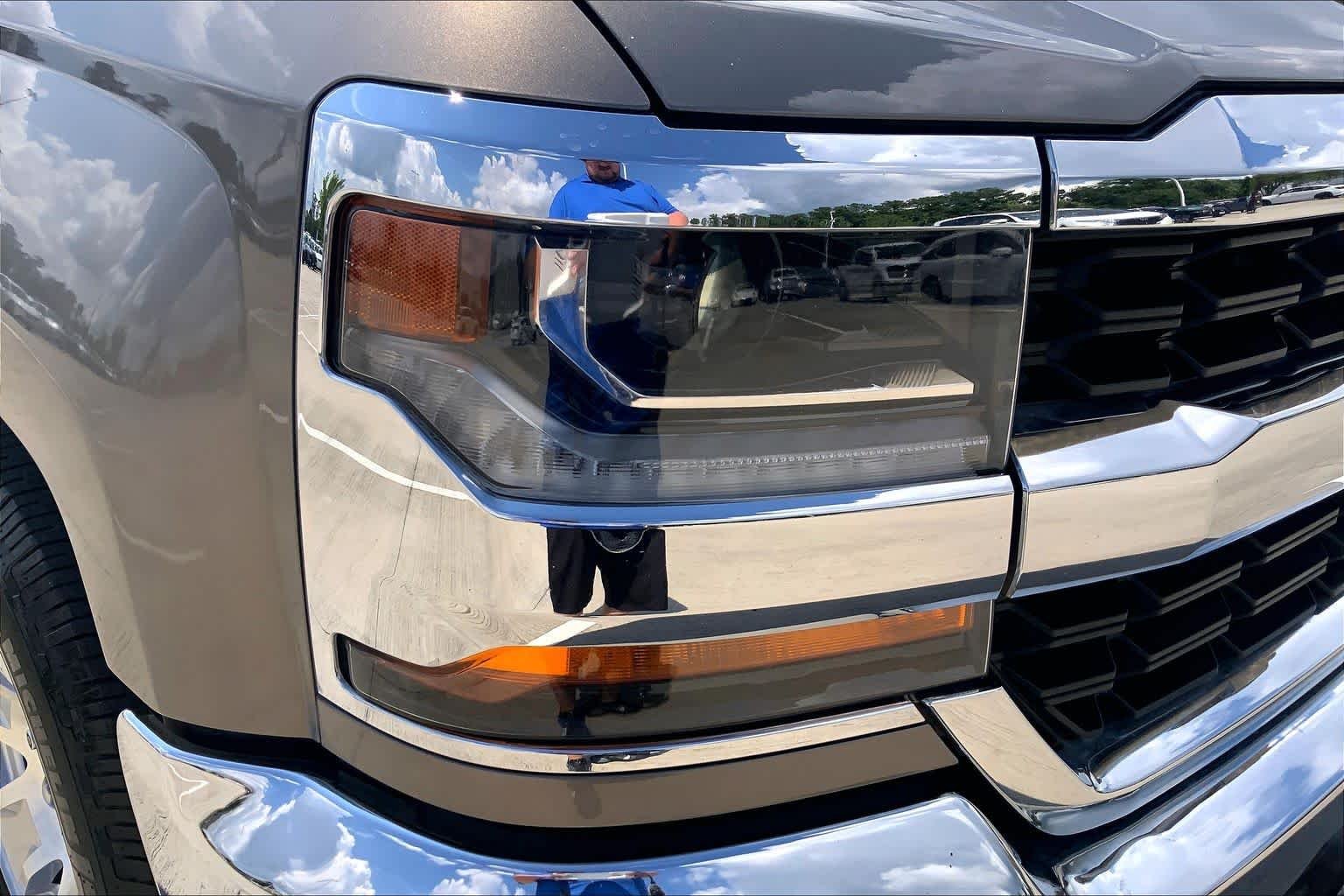 Used 2017 Pepperdust Metallic Chevrolet LT image 27
