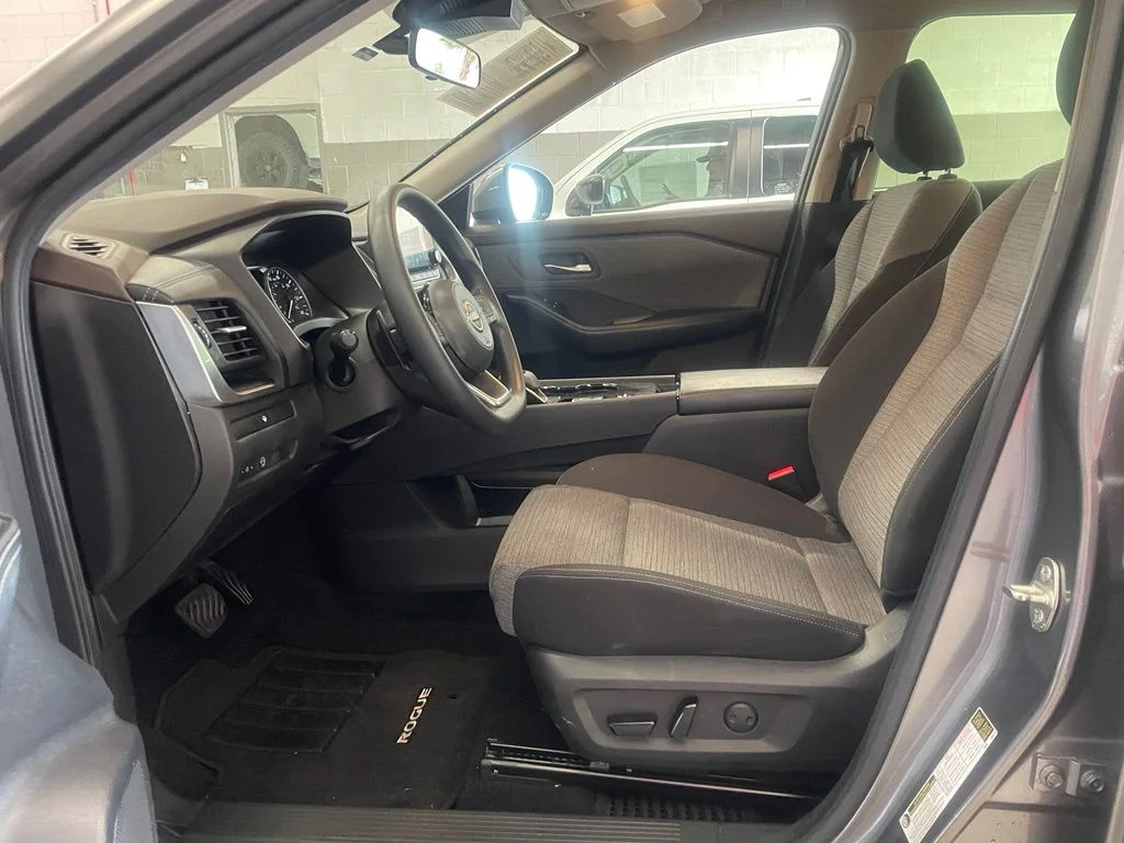 Used 2023 Gray Nissan SV image 10
