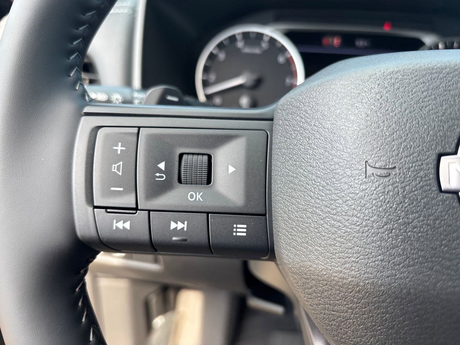 2026 Nissan Rogue SV - Photo 17