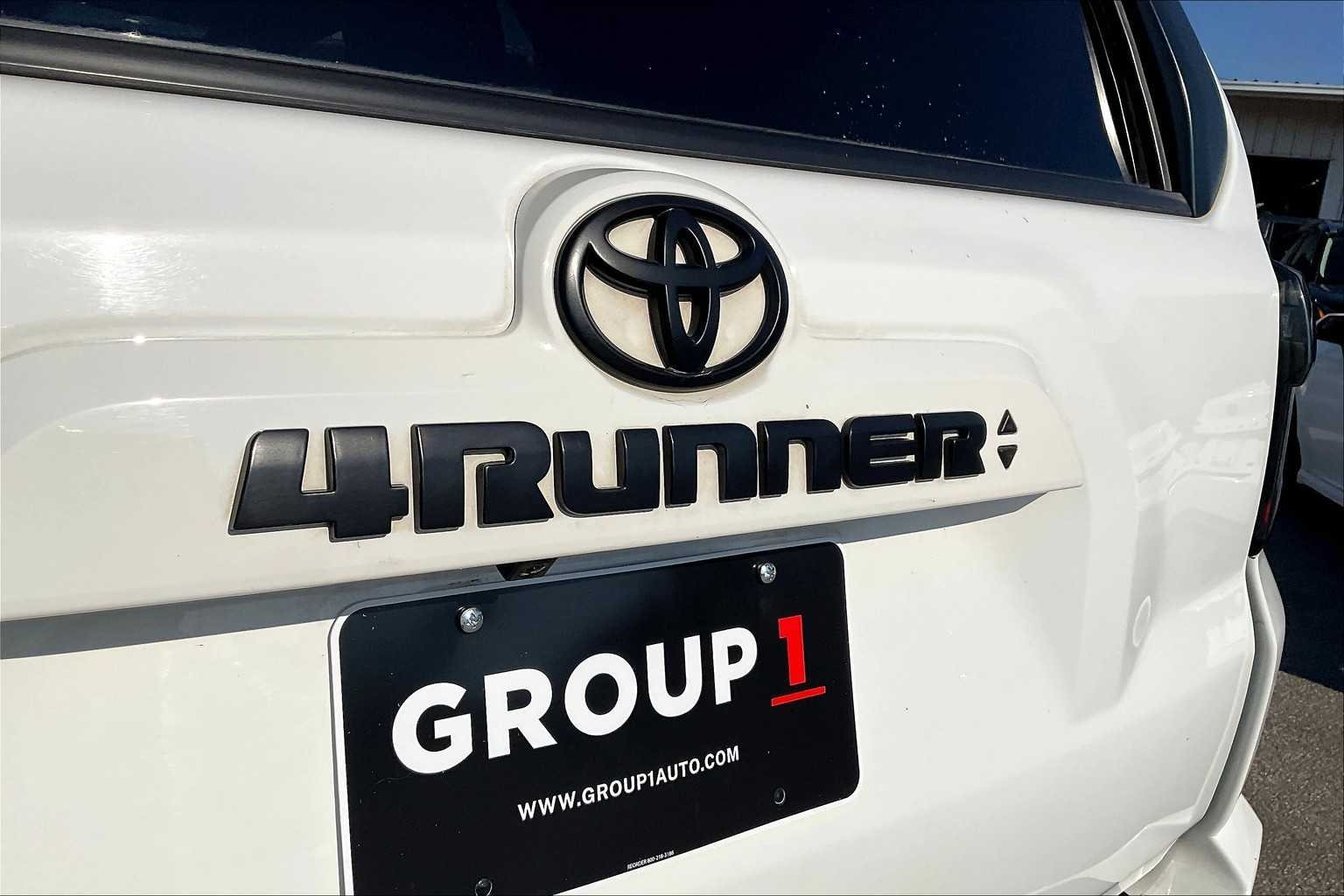 Used 2020 Super White Toyota SR5 image 29