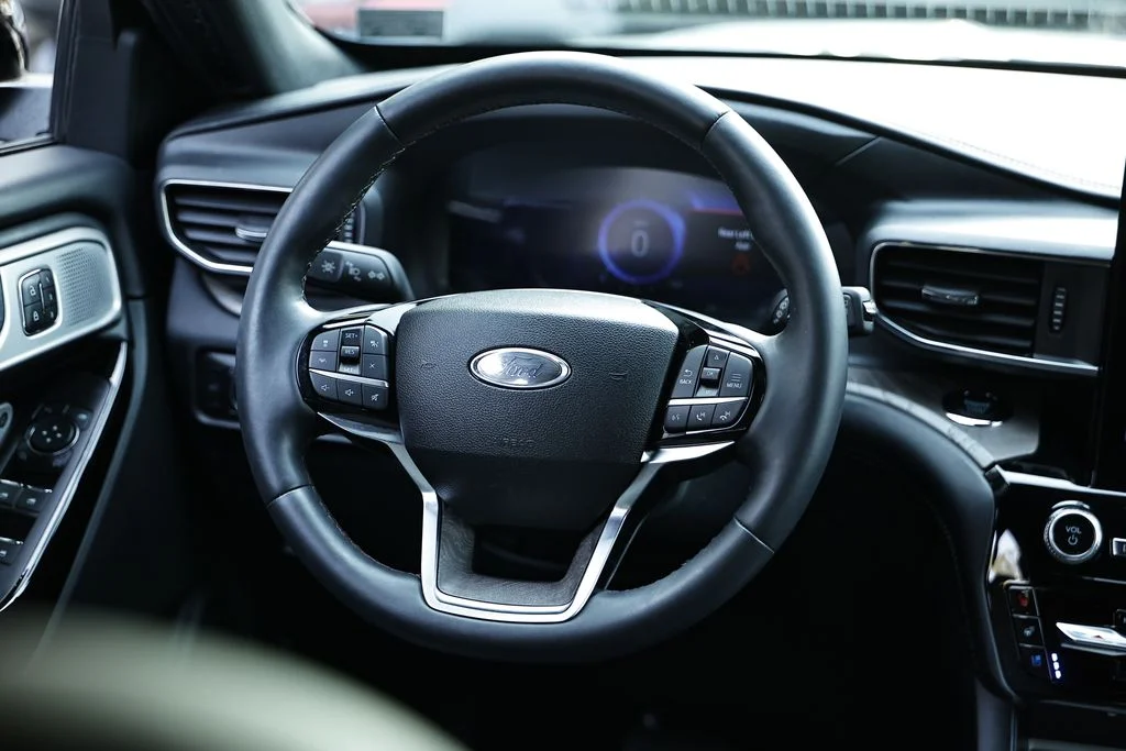Used 2022 Carbonized Gray Metallic Ford Platinum image 28