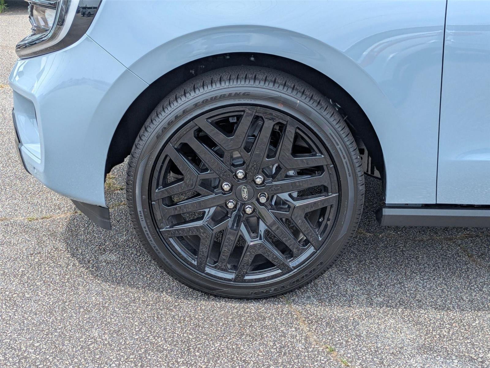 New 2026 Glacier Gray Metallic Tri-Coat Ford Platinum® image 10